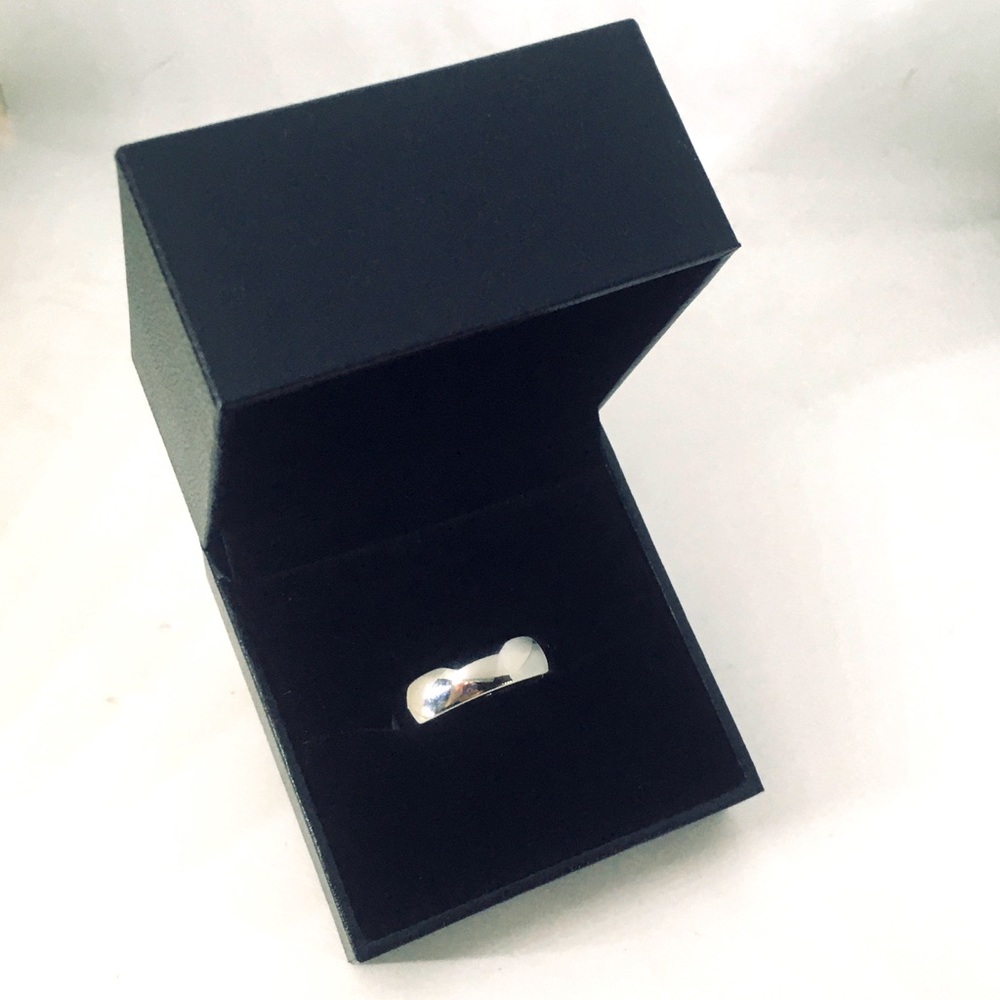 - 🆕Stainless Steel Ring size 7 no box